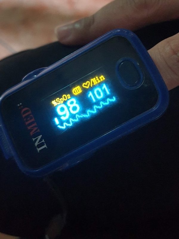 Using oximeter to measure oxygen saturation