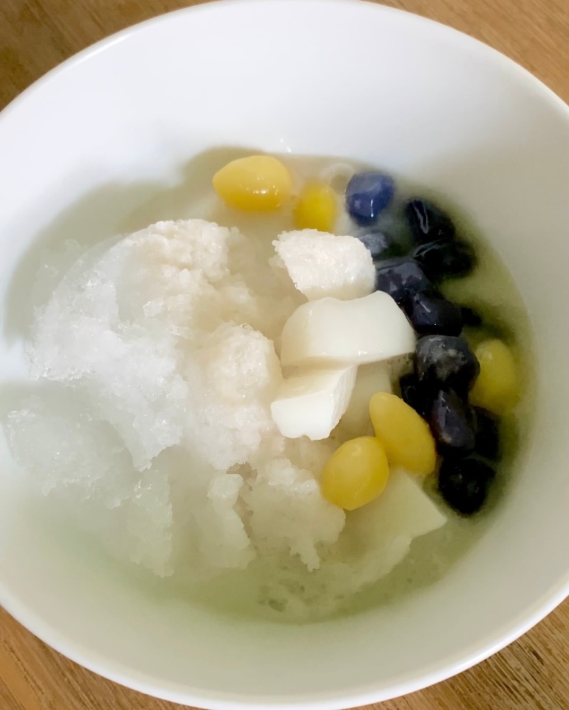 Shaved ice with milk, chewy jellies, water chestnuts, and beans